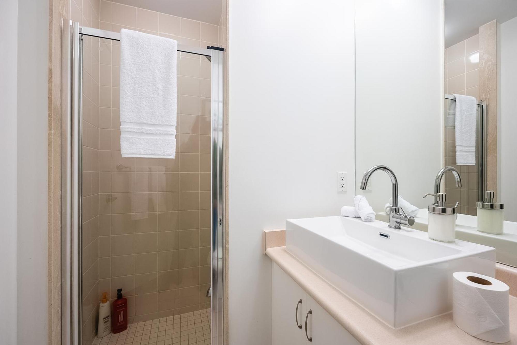 Rivetstays - The Neptune Toronto Ngoại thất bức ảnh